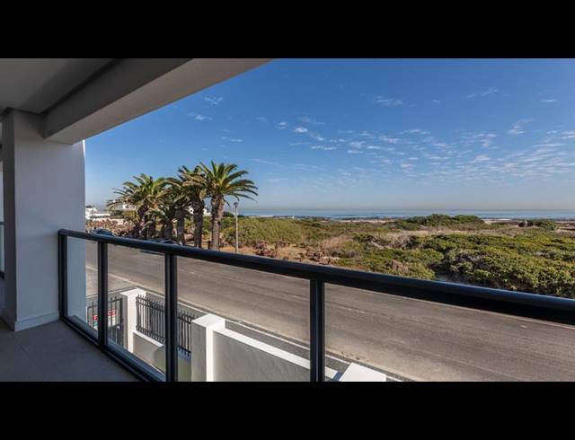 4 BEDROOM TOWNHOUSE FOR SALE IN MELKBOSSTRAND